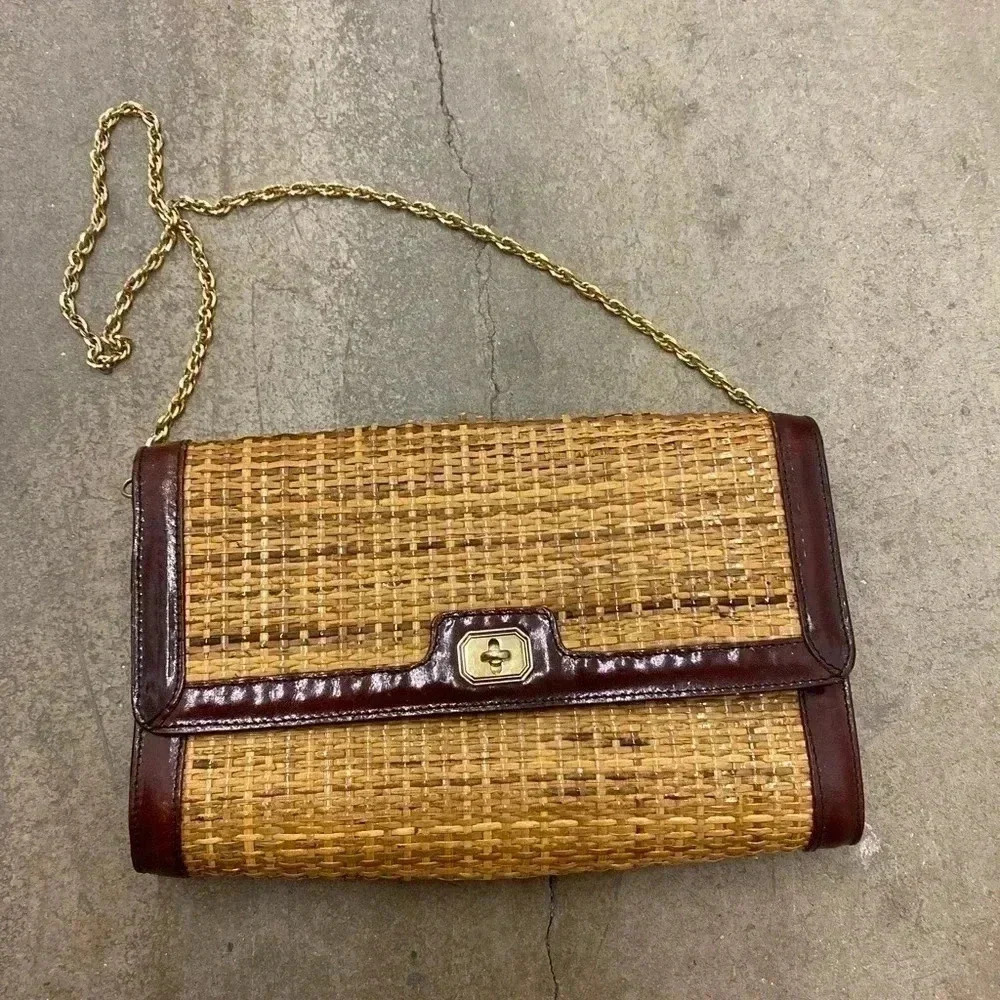 Straw bag with‎ leather  lining